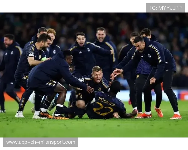 皇马目标拜仁26岁中卫，2进2出助力球队大刀阔斧重建，皇马2_1拜仁