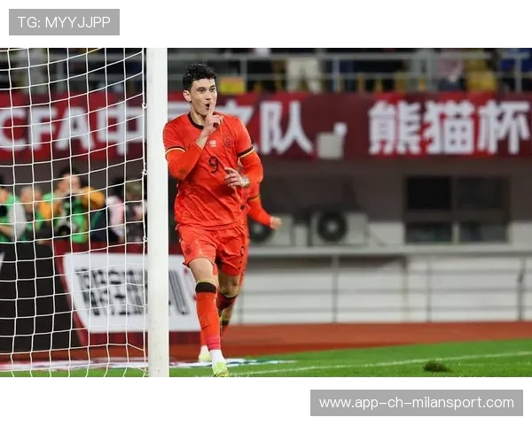 成都蓉城租借拜合拉木,禁区前沿起脚更果断