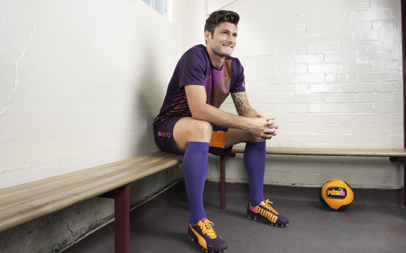 米兰真人-《CS_GO》新版本“火焰之刃”上线，战术多变引发热议